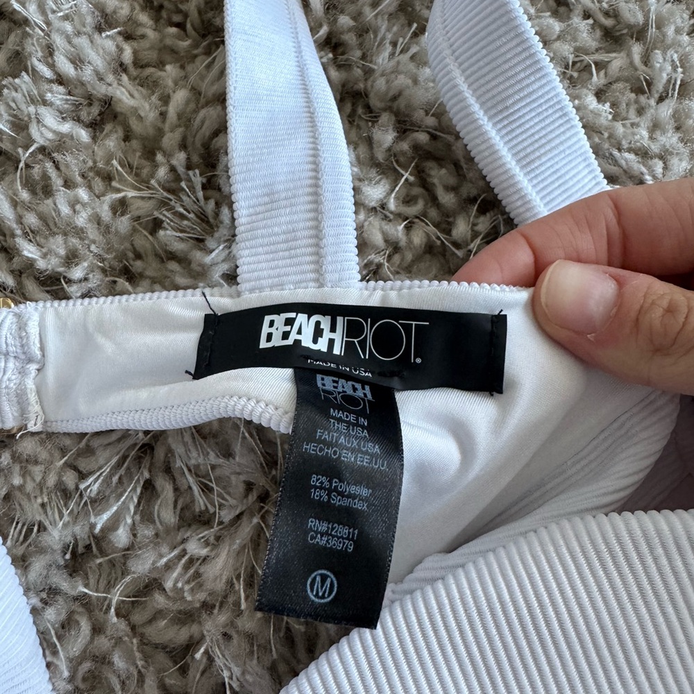 Beach Riot White Top Sz M (TOP ONLY) - Picture 4 of 5